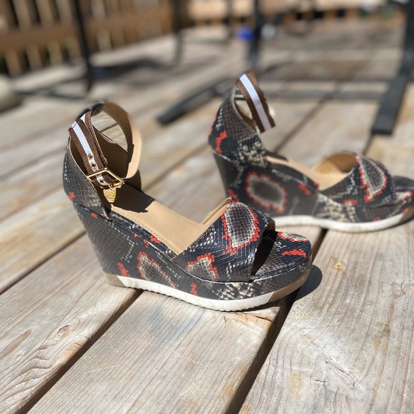 Size 7, worn once, comfortable - Picture 5 of 7